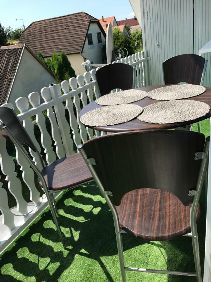 Rózsavölgy Apartman Balatonlelle Exterior foto